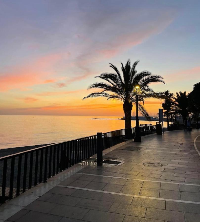 Marbella Beachfront Edificio Mayoral Primera Linea De Playa Y Centro Ciudad Con Barco Opcional Exterior photo