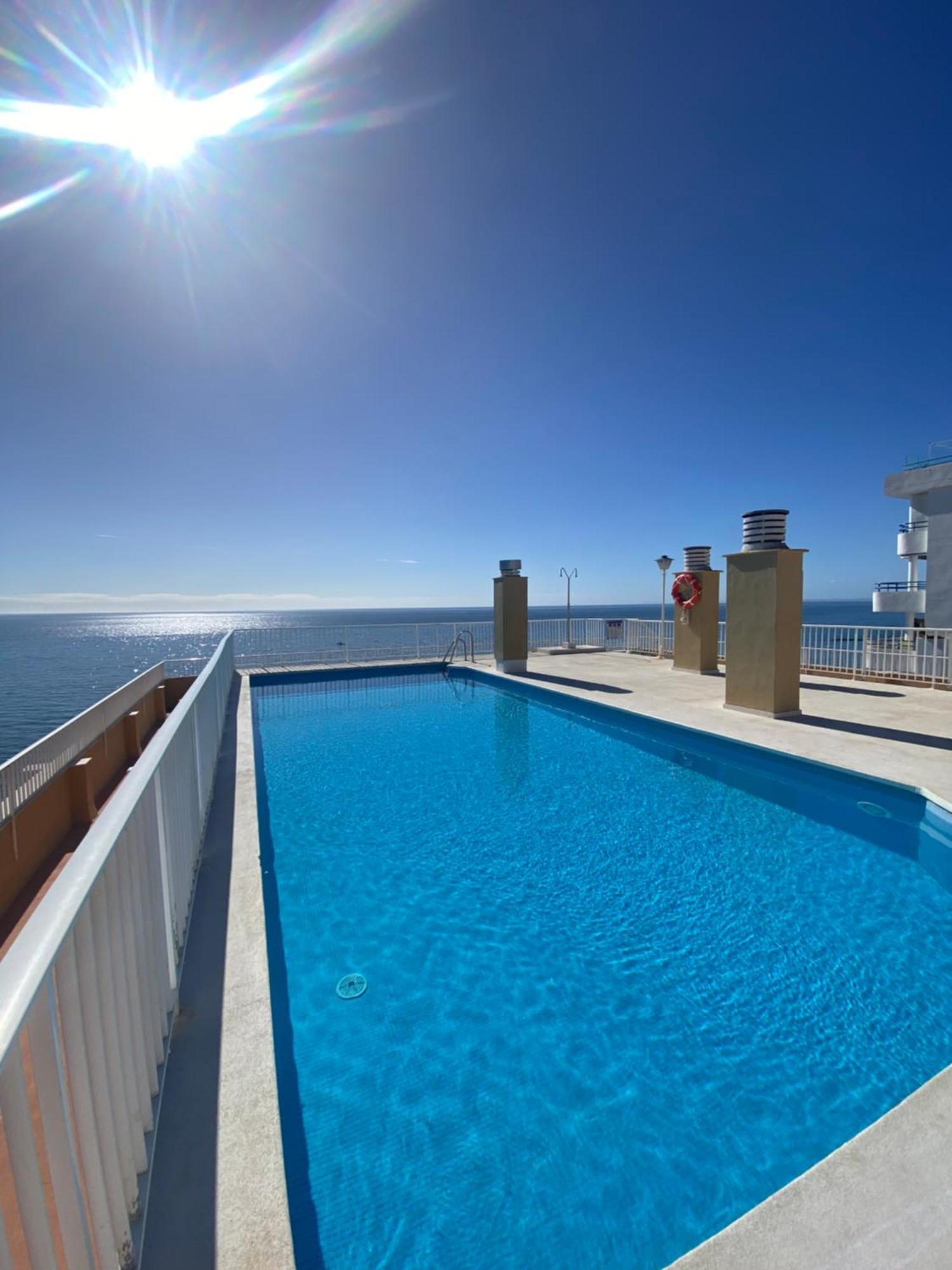Marbella Beachfront Edificio Mayoral Primera Linea De Playa Y Centro Ciudad Con Barco Opcional Exterior photo